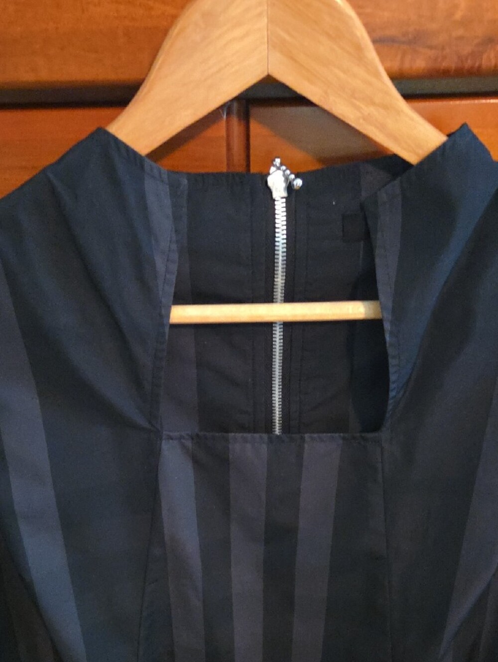 Sun Kim Sleeveless Black Striped Midi Dress with Pocket Details - Picture 3 of 6